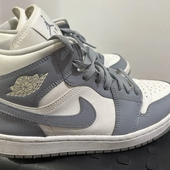Gray & White Air Jordan Sneakers – Iconic Style, All-Day Comfort - Picture 3 of 6